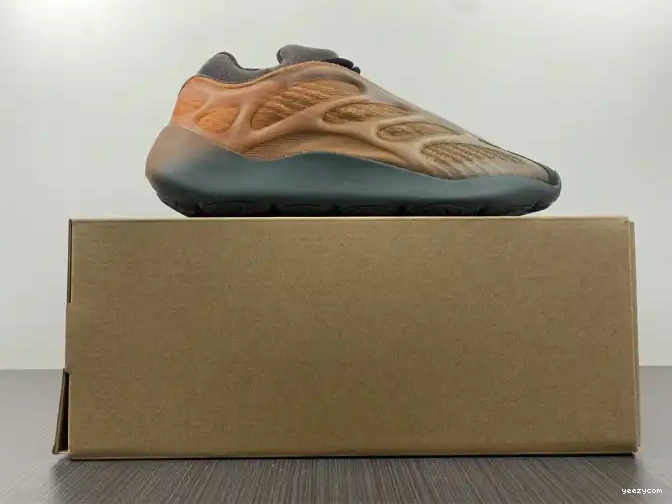 700 Boost V3 Yeezy GY4109 Copfade Adidas 0606